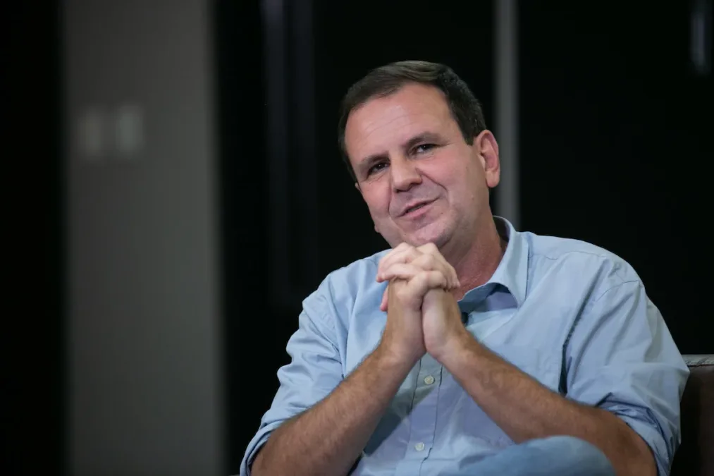 Paes critica faixa “Fora Moraes” e diz que crise virou “panfleto eleitoral”