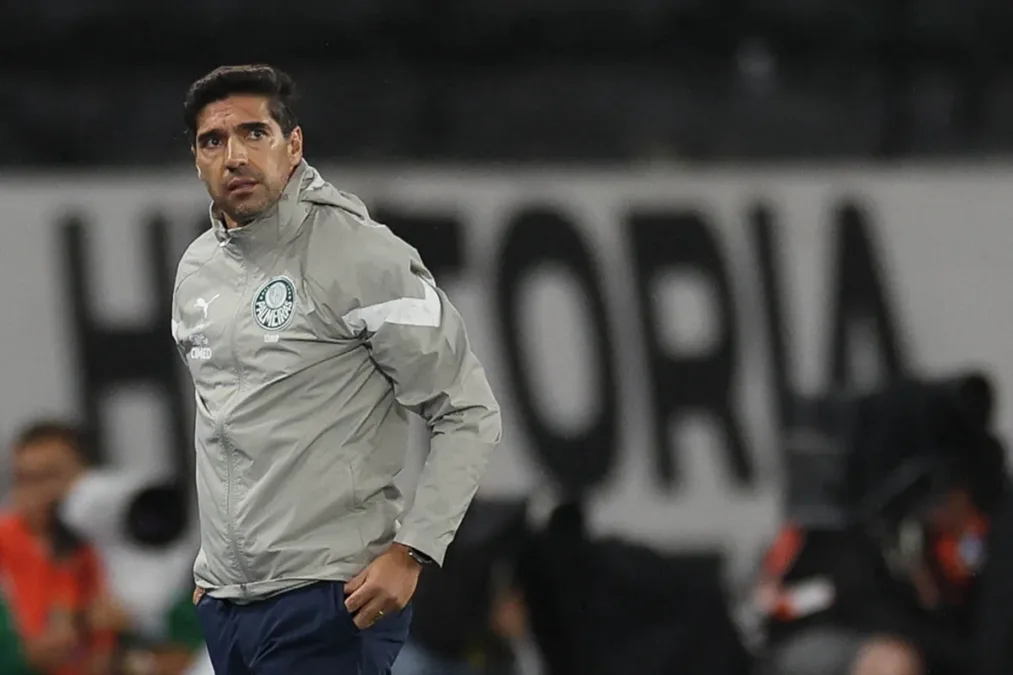 Palmeiras: Abel joga responsabilidade do título brasileiro para o Flamengo