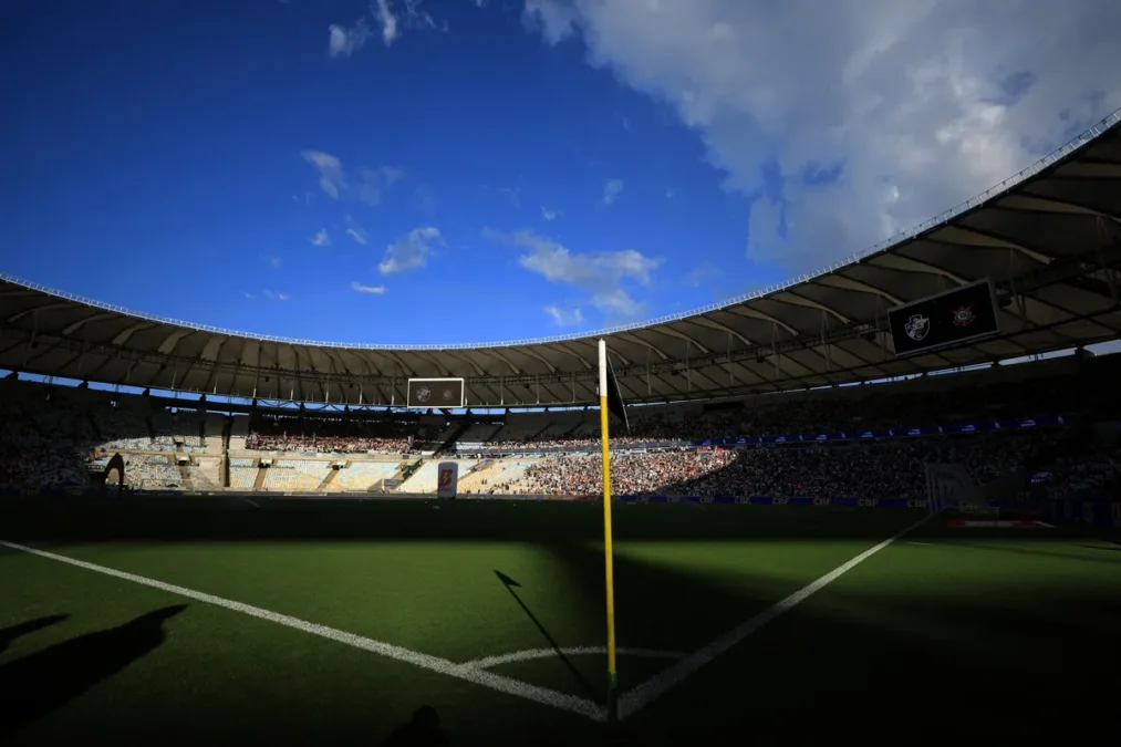 Palmeiras alfineta Flamengo após reclamações sobre o gramado do Maracanã