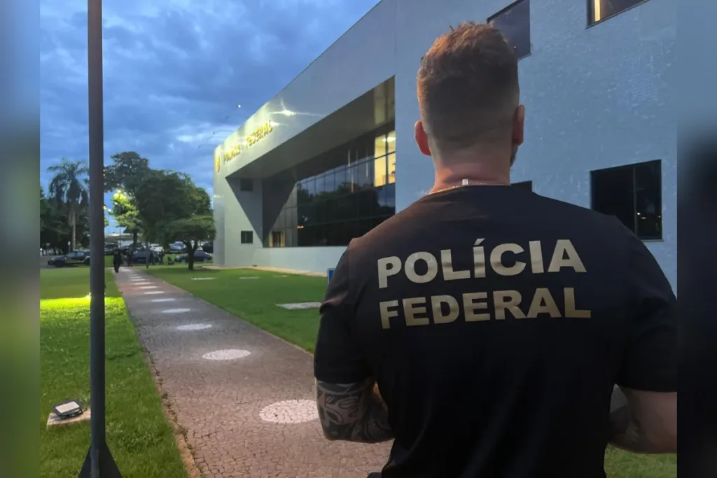 PF resgata homem de 74 anos que trabalhava de graça e vivia com animais