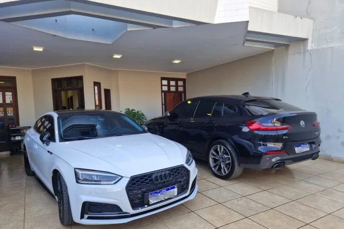 Picaretas que davam golpe do consórcio em famílias curtiam com BMWs e Audi