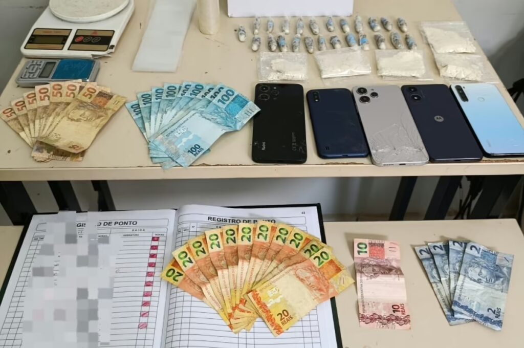 Material apreendido pela Polícia Militar durante ação no Bairro Pista, em Sena Madureira