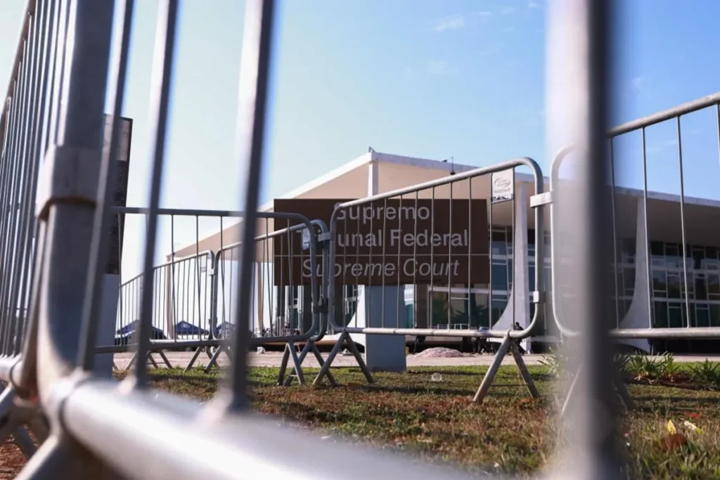 PM faz varredura no STF e reforça segurança na Praça dos Três Poderes