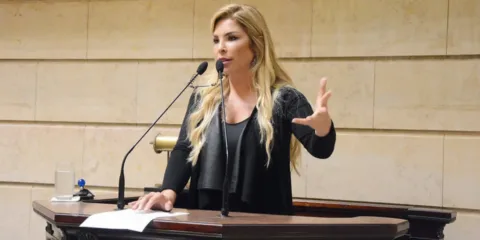 Polícia prende ex-vereadora Veronica Costa, condenada por tortura