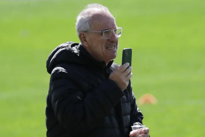 Presidente do Criciúma revela surpresa com ida de Eduardo Baptista ao Inter