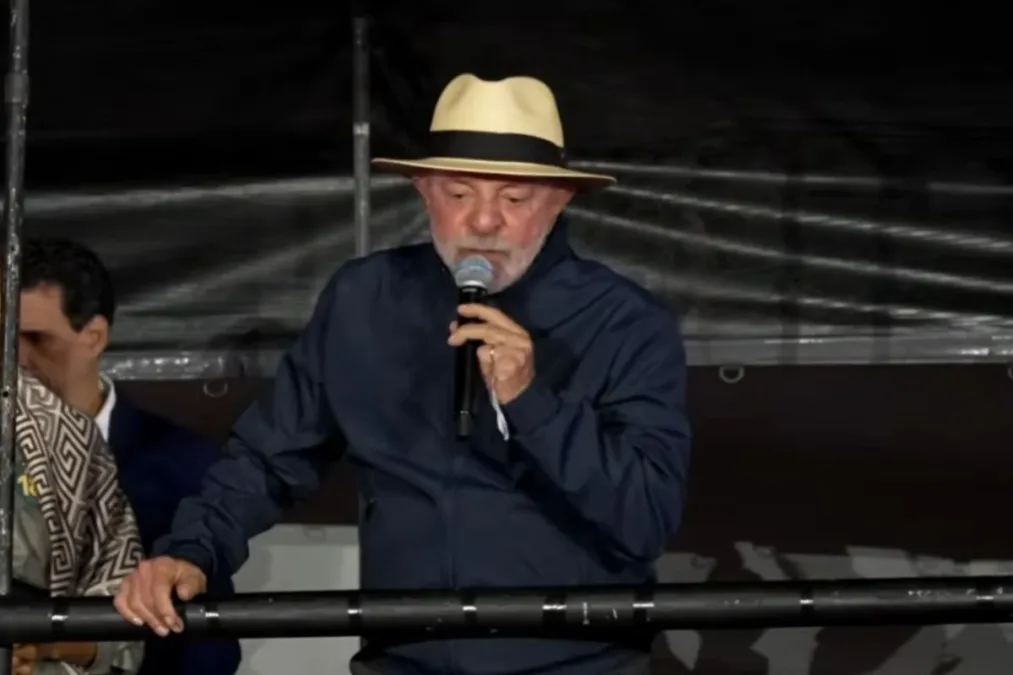 "Quem legalizou o Master foi o Bolsonaro", diz Lula em ato de campanha