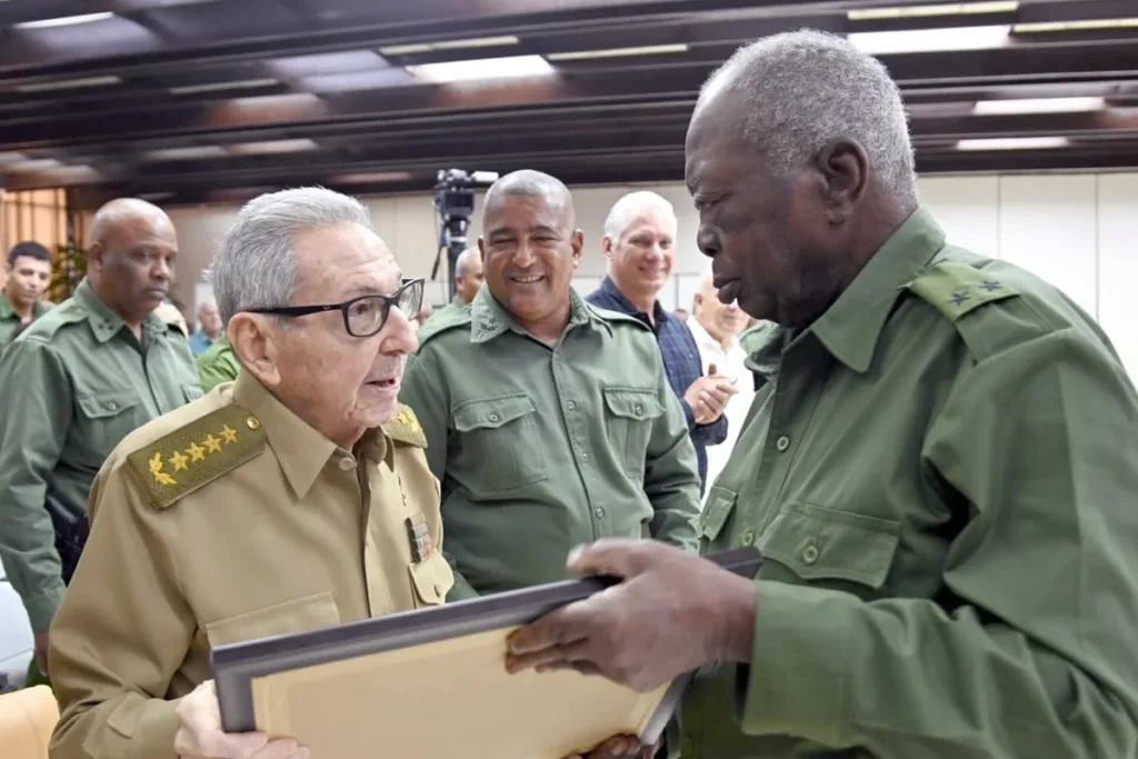 Raúl Castro participa de evento em Cuba após rumores sobre sua saúde