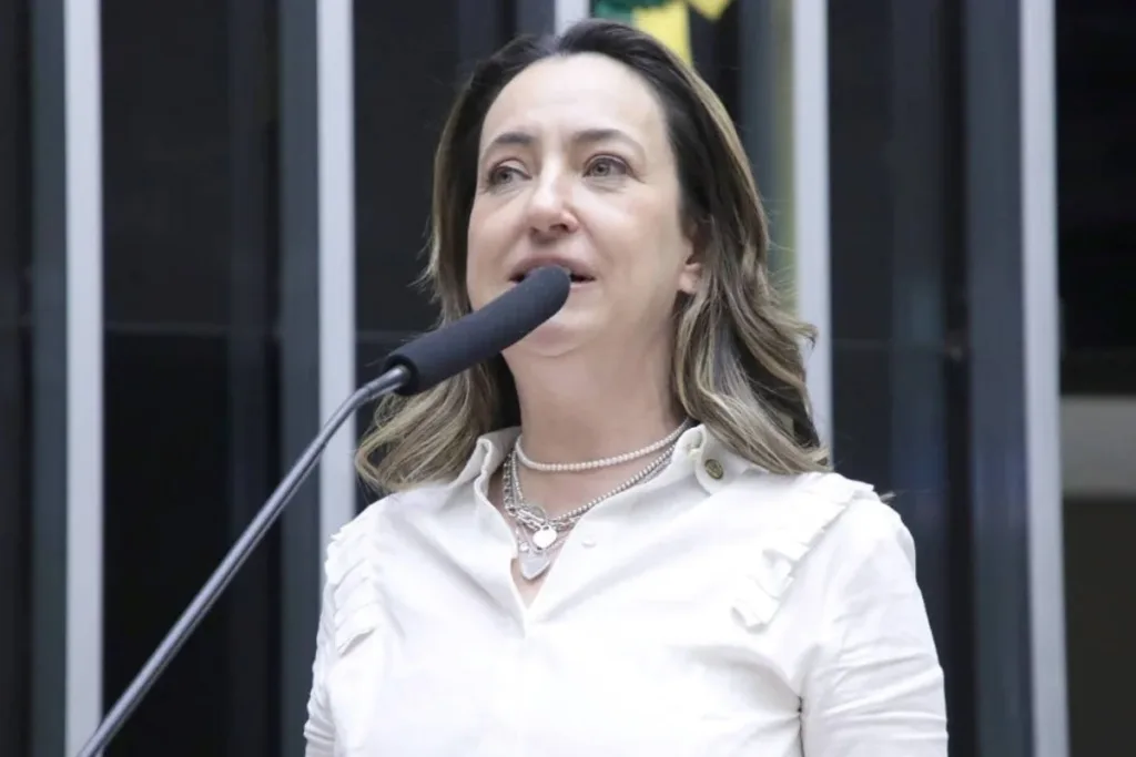 Rosângela Moro é questionada no MPE por concentração de viagens ao Paraná