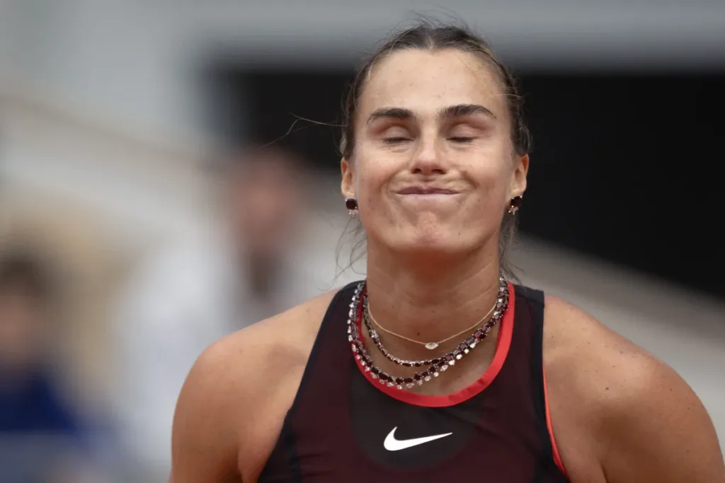 Sabalenka pausa jogo no US Open e reclama: “alguém está fumando maconha”