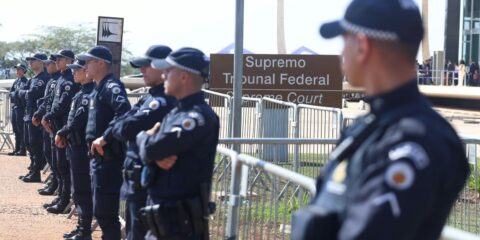 Dino cita descumprimento de normas e sugere julgamento conjunto dia 23