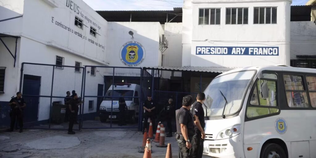 Sistema prisional transfere bilhões em custos para famílias de presos