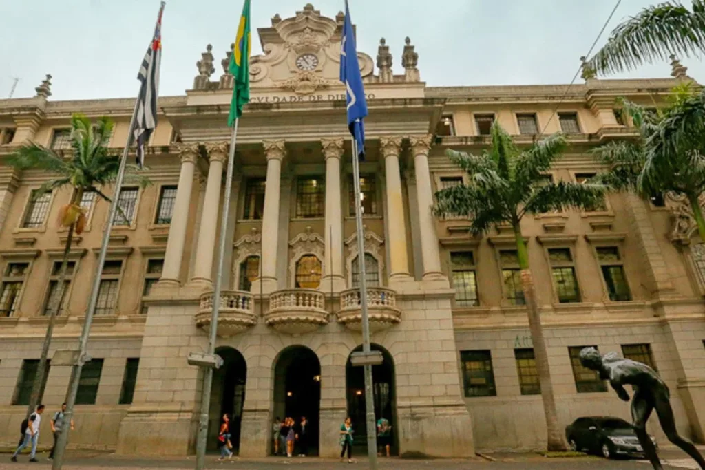 STF não pode se curvar a paixões políticas, diz Faculdade de Direito da USP