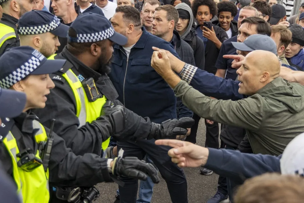Torcedores são presos na Inglaterra durante o clássico Millwall x West Ham