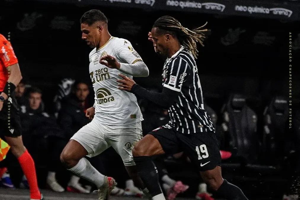 Torcida do Corinthians perde a paciência e vaia: "Time sem vergonha"