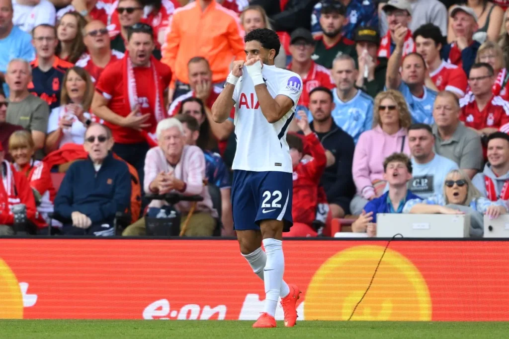Tottenham empata com Nottingham Forest e segue sem vencer na Premier League