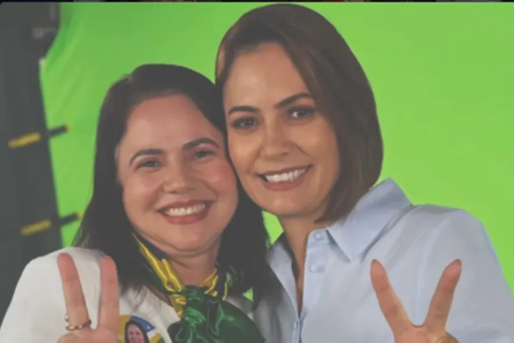 Trio elétrico de candidata de Michelle Bolsonaro em GO capota durante ato