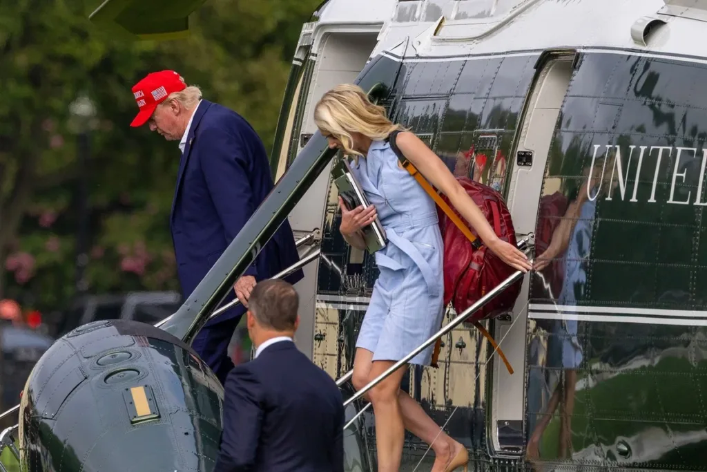 Trump deu R$ 229 mil para três assessores da Casa Branca no Natal