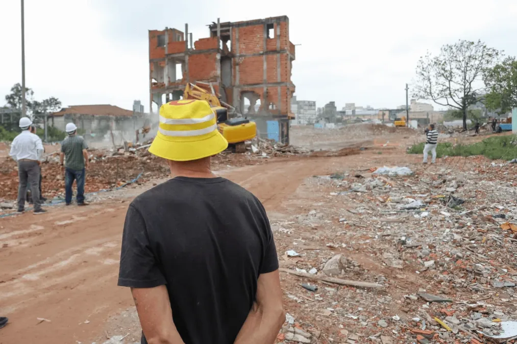 Última demolição põe fim à desocupação da Favela do Moinho
