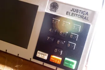 Urna eletrônica: saiba quando o Brasil abandonou o voto em papel