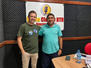 Eduardo Velloso apresenta propostas para o Senado durante entrevista em Cruzeiro do Sul.
