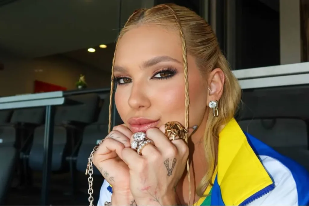 Virginia pede dinheiro para fãs em live após romper contrato com a Blaze