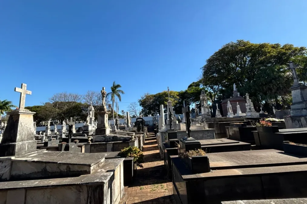 Visitas ao Cemitério do Bonfim revelam curiosidades e a história de BH