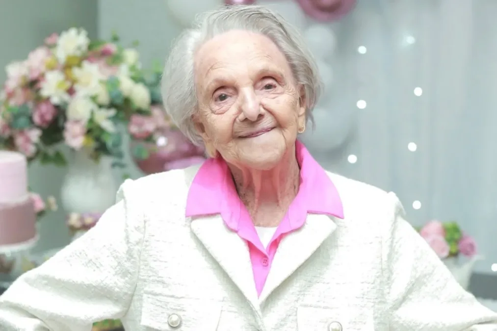 Vovó Elma, influencer famosa por vídeos de receitas, morre aos 103 anos